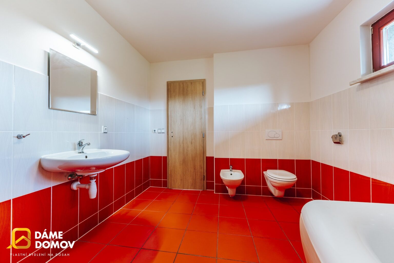 1920x1920wm2410241258-03809-prodej-rodinneho-domu-350-m2-s-bazenem-biotopem-a-velkou-zahradou-pohorelice-042-354a7034a4-2762674590