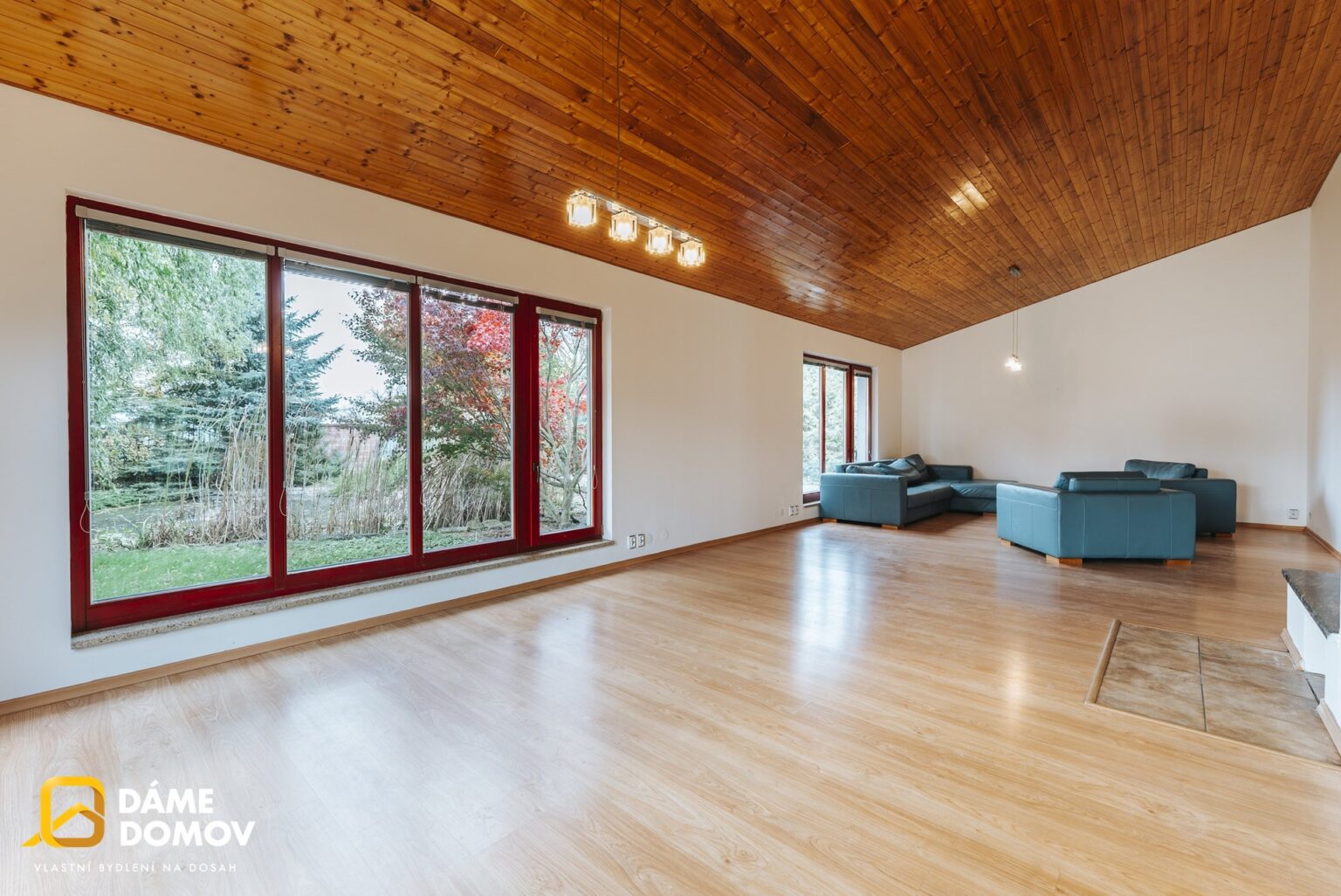 1920x1920wm2410241258-21f31-prodej-rodinneho-domu-350-m2-s-bazenem-biotopem-a-velkou-zahradou-pohorelice-012-e0ac7034a4-1403148587