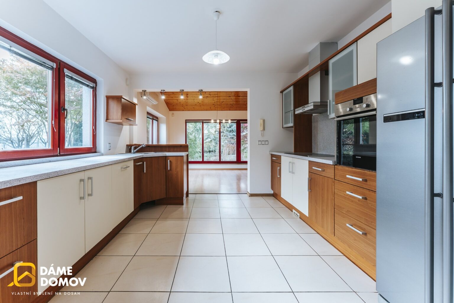 1920x1920wm2410241258-26c08-prodej-rodinneho-domu-350-m2-s-bazenem-biotopem-a-velkou-zahradou-pohorelice-017-d82a7034a4-1718970283