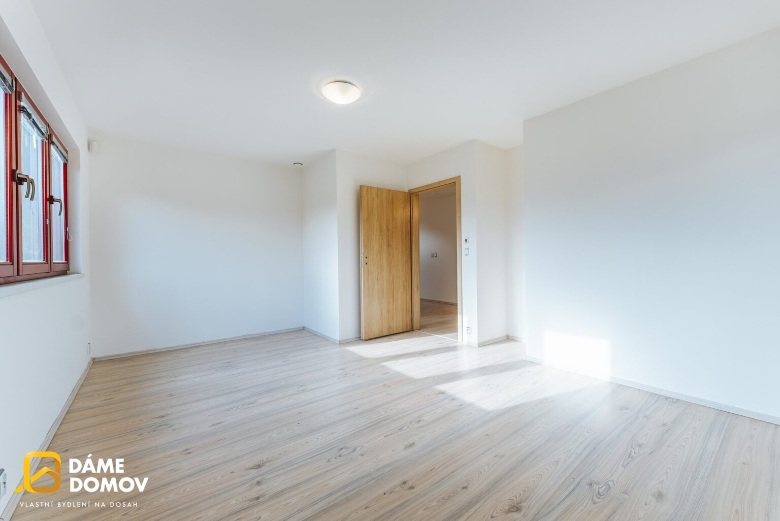 1920x1920wm2410241258-46851-prodej-rodinneho-domu-350-m2-s-bazenem-biotopem-a-velkou-zahradou-pohorelice-043-ae947034a4-3671495241