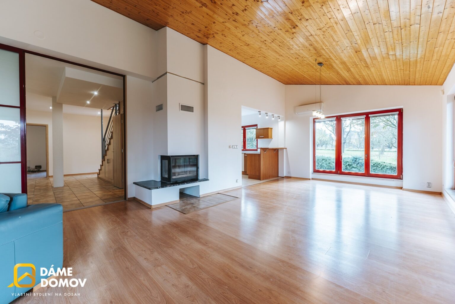 1920x1920wm2410241258-82936-prodej-rodinneho-domu-350-m2-s-bazenem-biotopem-a-velkou-zahradou-pohorelice-076-8cb87034a4-1777221545